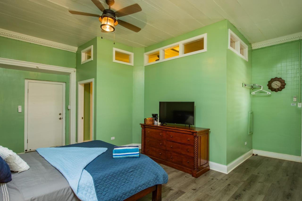 Victoria House Otel Frederiksted Dış mekan fotoğraf
