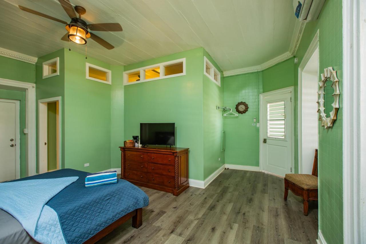 Victoria House Otel Frederiksted Dış mekan fotoğraf