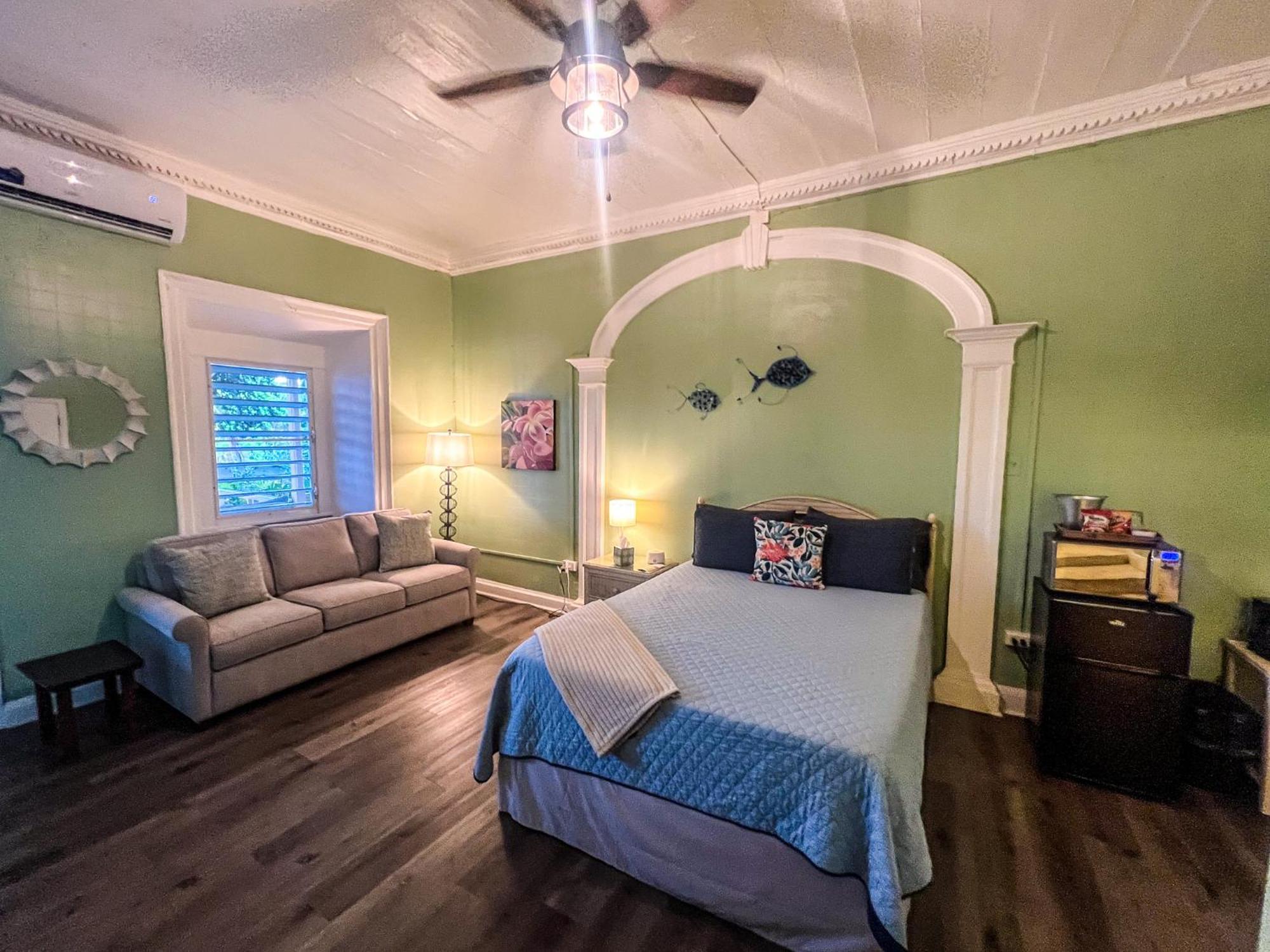 Victoria House Otel Frederiksted Dış mekan fotoğraf